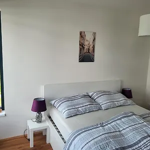 New In Karlin, 8, Close To Center Apartament